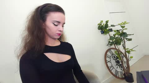 Snapshot of ehotlovea chatting on 01.31.25 Erik and Alice online show from 01.31.25