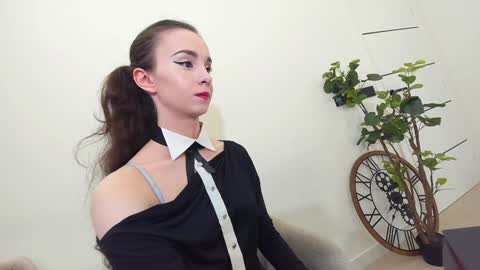 Snapshot of ehotlovea chatting on 02.02.25 Erik and Alice online show from 02.02.25