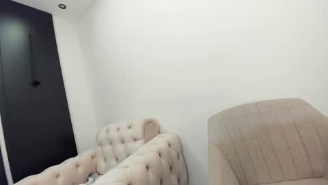 Snapshot of ehotlovea chatting on 02.05.25 Erik and Alice online show from 02.05.25