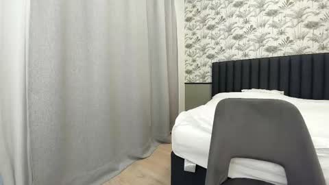 Snapshot of ehotlovea chatting on 02.10.25 Erik and Alice online show from 02.10.25