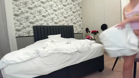 Snapshot of ehotlovea chatting on 02.17.25 Erik and Alice online show from 02.17.25