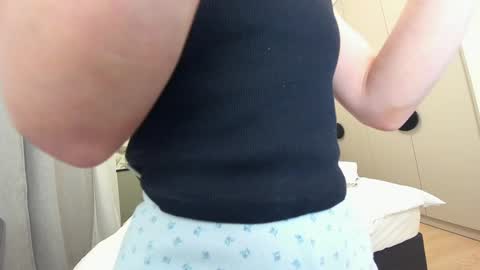 Snapshot of ehotlovea chatting on 02.26.25 Erik and Alice online show from 02.26.25