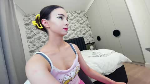 Snapshot of ehotlovea chatting on 02.28.25 Erik and Alice online show from 02.28.25