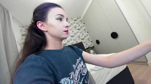 Snapshot of ehotlovea chatting on 03.04.25 Erik and Alice online show from 03.04.25