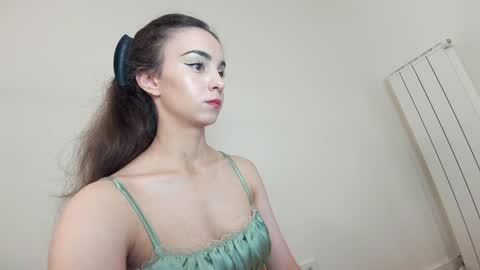 Snapshot of ehotlovea chatting on 09.10.25 Erik and Alice online show from 09.10.25