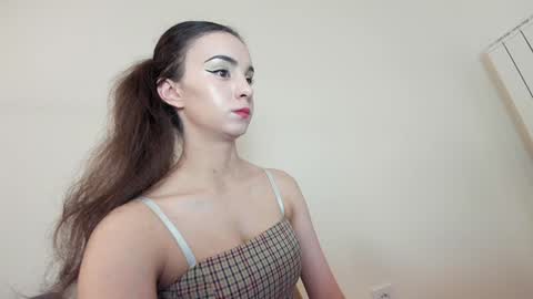 Snapshot of ehotlovea chatting on 09.11.25 Erik and Alice online show from 09.11.25