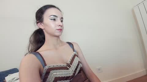 Snapshot of ehotlovea chatting on 09.12.25 Erik and Alice online show from 09.12.25