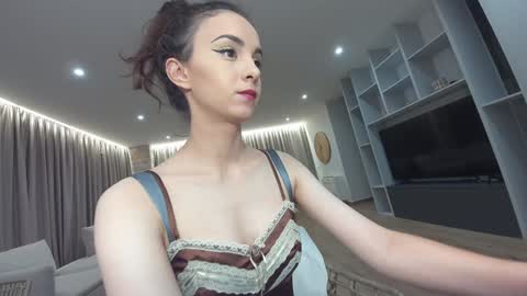 Snapshot of ehotlovea chatting on 10.09.25 Erik and Alice online show from 10.09.25