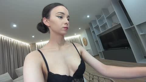 Snapshot of ehotlovea chatting on 10.10.25 Erik and Alice online show from 10.10.25