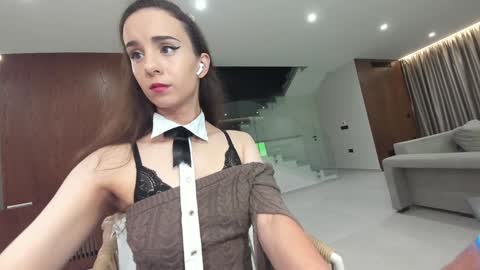 Snapshot of ehotlovea chatting on 11.09.25 Erik and Alice online show from 11.09.25