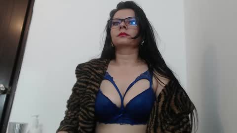 Snapshot of eileenqueen23 chatting on 02.11.25 Eileen online show from 02.11.25