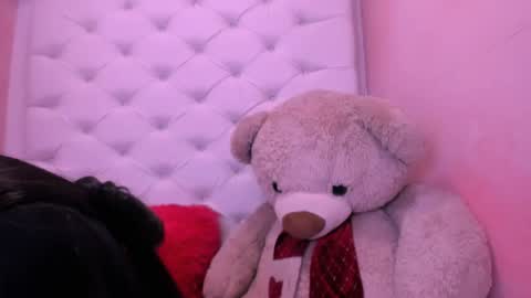 Snapshot of eimy_skinny chatting on 04.15.26 eimy online show from 04.15.26
