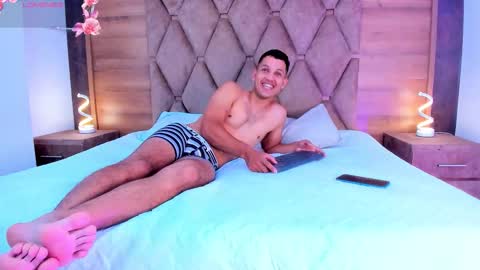 YG COUPLE online show from 10.13.25