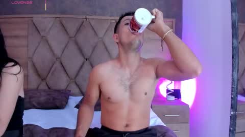 YG COUPLE online show from 02.25.26