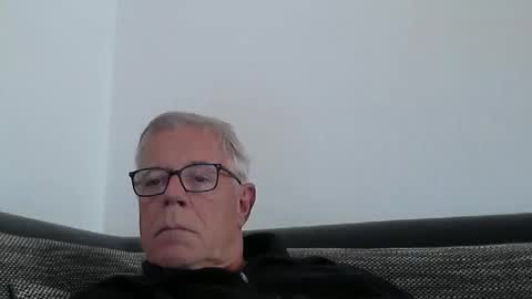 Snapshot of eisbaer1957 chatting on 10.17.25 eisbaer1957 online show from 10.17.25