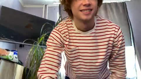 Snapshot of eitanhere chatting on 09.18.25 Eitan online show from 09.18.25