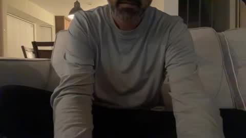 Snapshot of ejameshhh chatting on 10.18.25 ejameshhh online show from 10.18.25