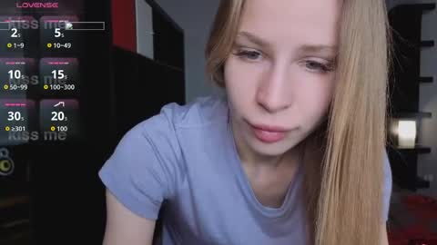 Snapshot of el1s_evans chatting on 05.22.26 please read my bio there is information about private shows and about my personality online show from 05.22.26