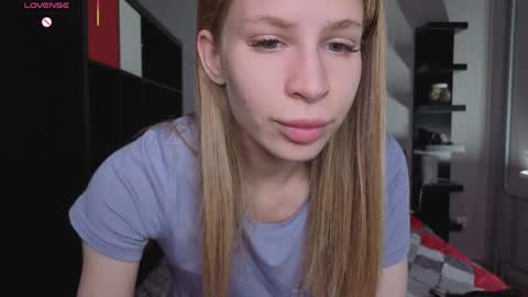Snapshot of el1s_evans chatting on 05.25.26 please read my bio there is information about private shows and about my personality online show from 05.25.26