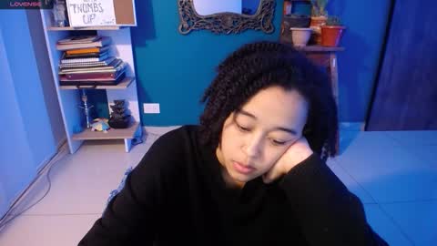 Ela  Help me reach 100 thumbs up online show from 10.28.25