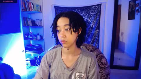 Ela  Help me reach 100 thumbs up online show from 03.18.26