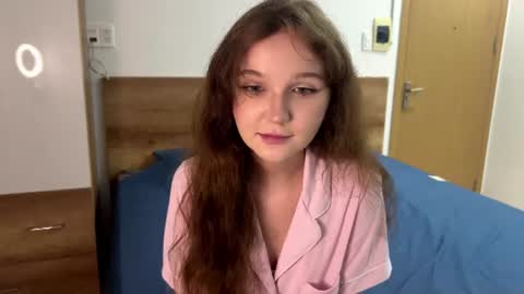 Snapshot of ela_wish chatting on 06.22.26 Ela online show from 06.22.26