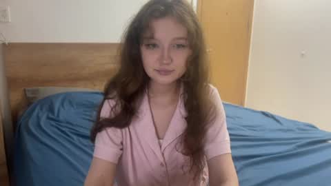 Snapshot of ela_wish chatting on 06.25.26 Ela online show from 06.25.26