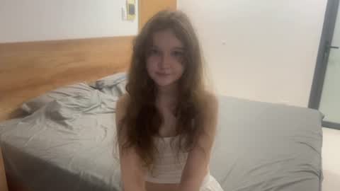 Snapshot of ela_wish chatting on 06.26.26 Ela online show from 06.26.26