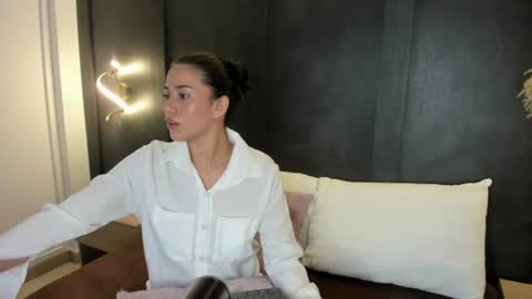 Snapshot of elaia_hatman chatting on 07.22.26 E L A I A online show from 07.22.26