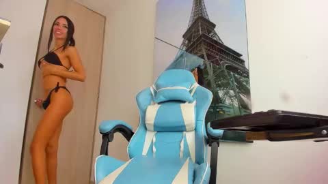 Snapshot of elalux777 chatting on 10.20.25 elalux777 online show from 10.20.25