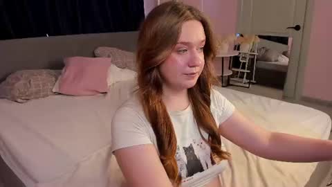 Snapshot of elara_boreall chatting on 06.15.26 Elara online show from 06.15.26