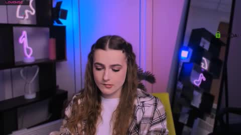 Snapshot of elara_doll chatting on 12.05.25 elara_doll online show from 12.05.25