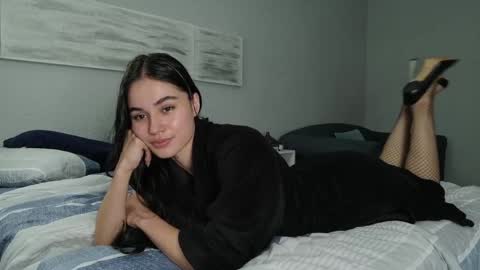 Snapshot of elarahayes chatting on 05.06.26 Elara Hayes online show from 05.06.26