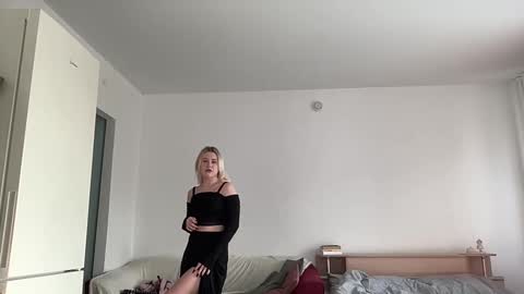 Snapshot of elaraluxxxe chatting on 02.22.25 elaraluxxxe online show from 02.22.25