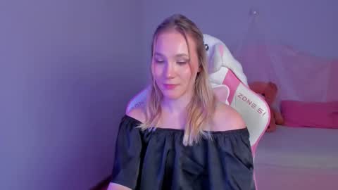 Snapshot of elaravoltage chatting on 03.13.26 elaravoltage online show from 03.13.26