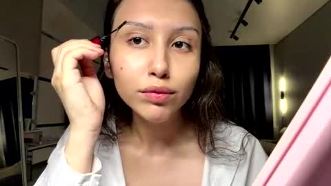 Snapshot of eleanorefrens chatting on 06.17.26 Alice online show from 06.17.26