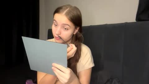 Snapshot of eleanorolaes chatting on 03.04.26 Kelly online show from 03.04.26