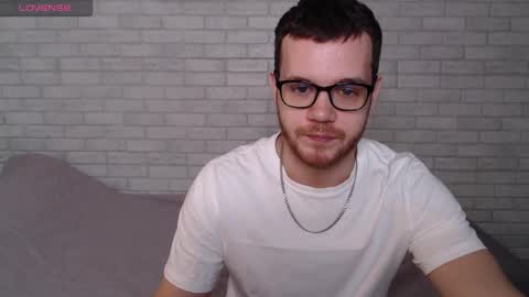 Snapshot of electric_smile chatting on 03.20.26 Alex online show from 03.20.26