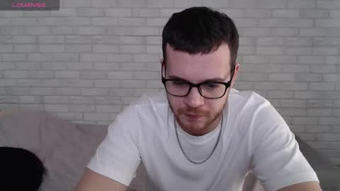 Snapshot of electric_smile chatting on 03.21.26 Alex online show from 03.21.26