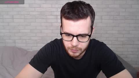 Snapshot of electric_smile chatting on 03.25.26 Alex online show from 03.25.26