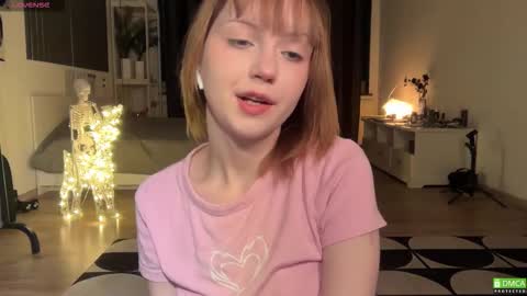 Snapshot of electric_woman chatting on 12.20.25 Aleksa online show from 12.20.25