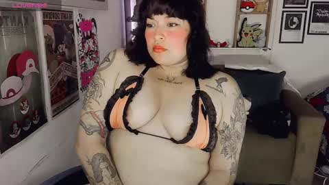 Snapshot of electricsapphire chatting on 10.18.25 Alejandra online show from 10.18.25