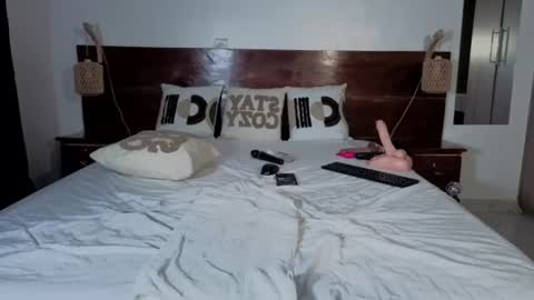 Snapshot of elegant_ebony chatting on 06.14.26 Nika online show from 06.14.26