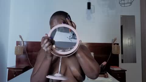 Snapshot of elegant_ebony chatting on 06.29.26 Nika online show from 06.29.26