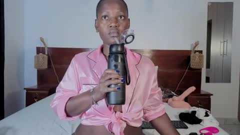 Snapshot of elegant_ebony chatting on 07.03.26 Nika online show from 07.03.26