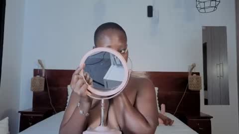 Snapshot of elegant_ebony chatting on 07.25.26 Nika online show from 07.25.26