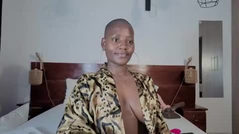 Snapshot of elegant_ebony chatting on 07.28.26 Nika online show from 07.28.26