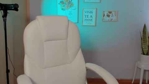 Snapshot of elena_ruiz chatting on 01.24.25 Elena online show from 01.24.25