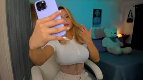 Snapshot of elena_ruiz chatting on 01.17.26 Elena online show from 01.17.26