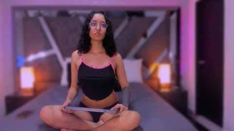 Snapshot of elenacortez chatting on 12.15.25 elenacortez online show from 12.15.25